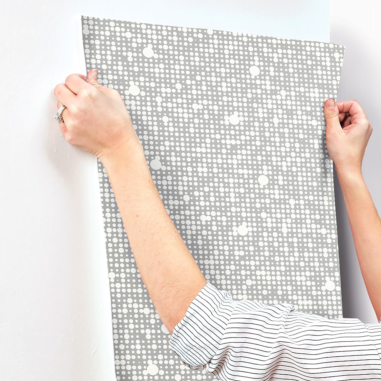 All Over Circles P&S Wallpaper - how to stick