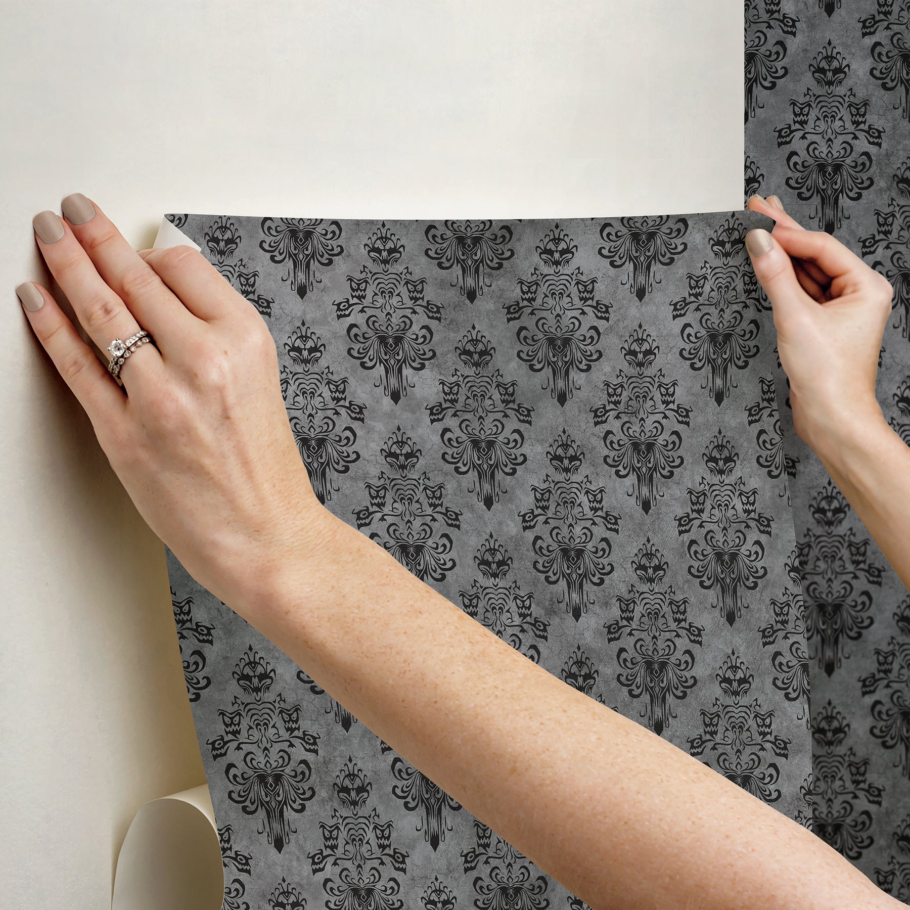 Disney Haunted Mansion P&S Wallpaper - how to stick