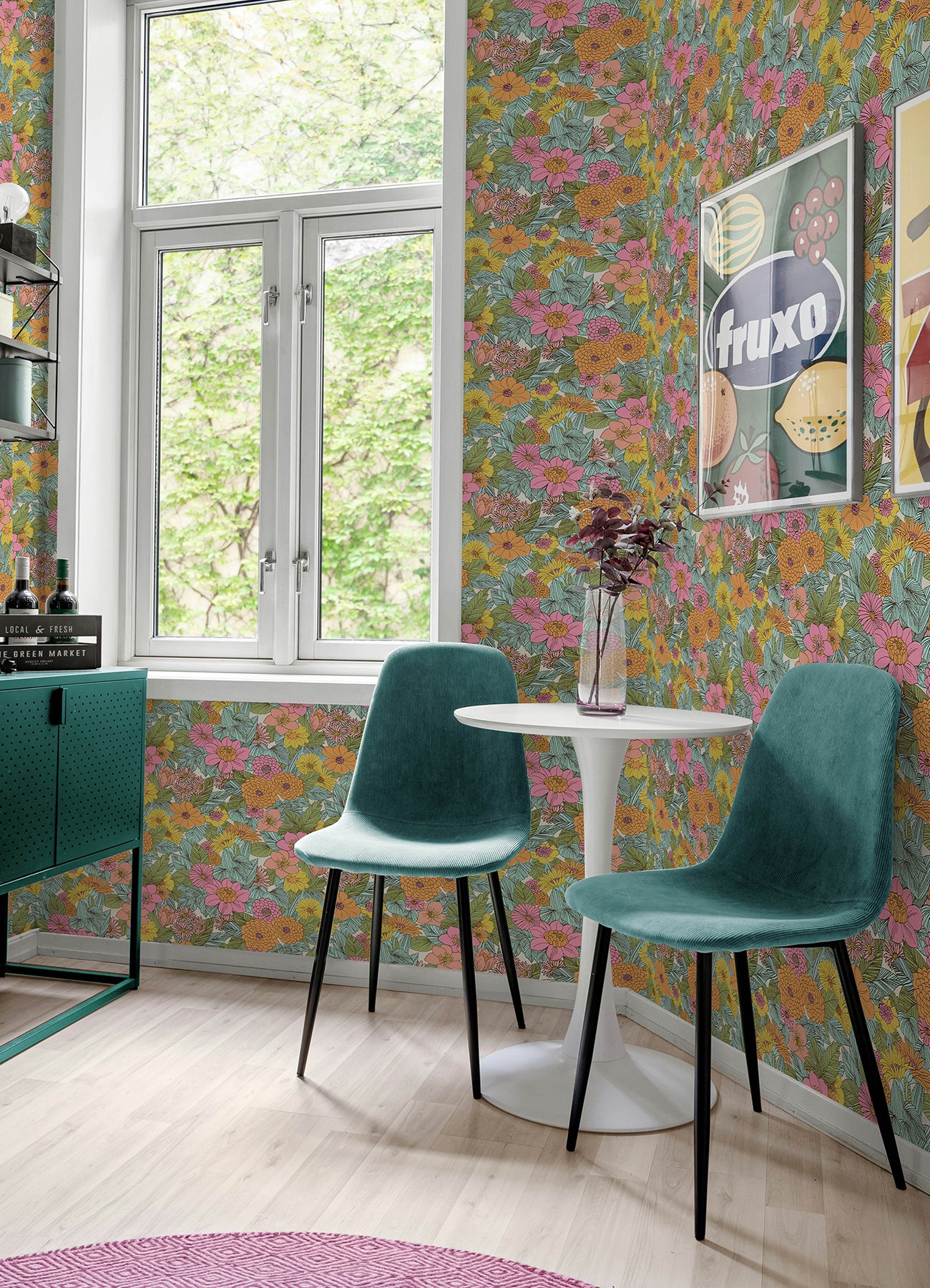 Retro Floral P&S Wallpaper in a room setting
