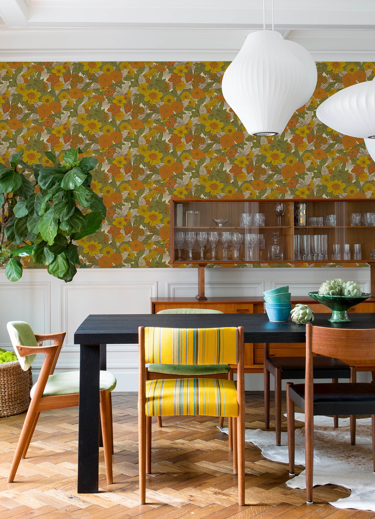 Retro Floral P&S Wallpaper in a room setting