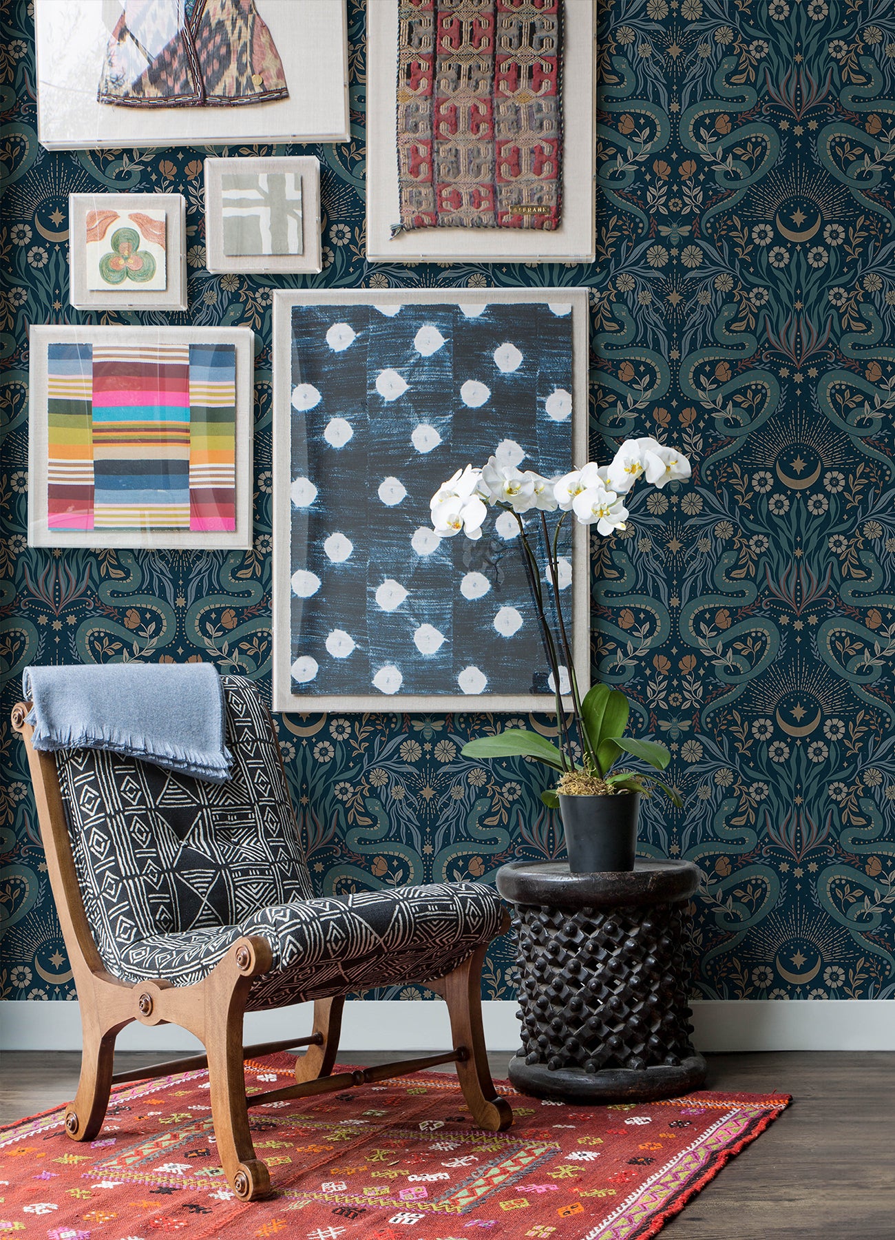 Mystic Serpent P&S Wallpaper in a room setting