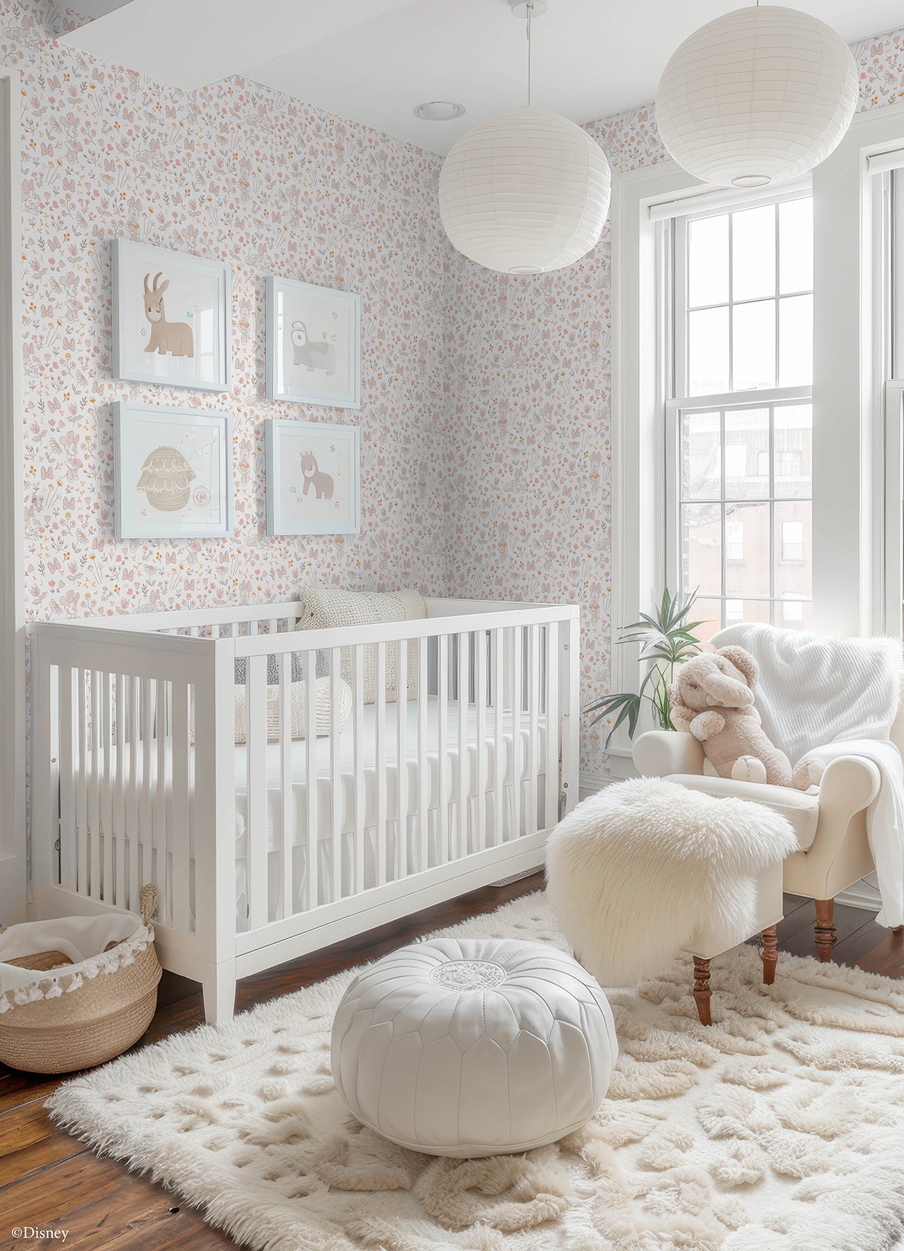 Disney Minnie Mouse Pretty as a Flower P&S Wallpaper in a room setting