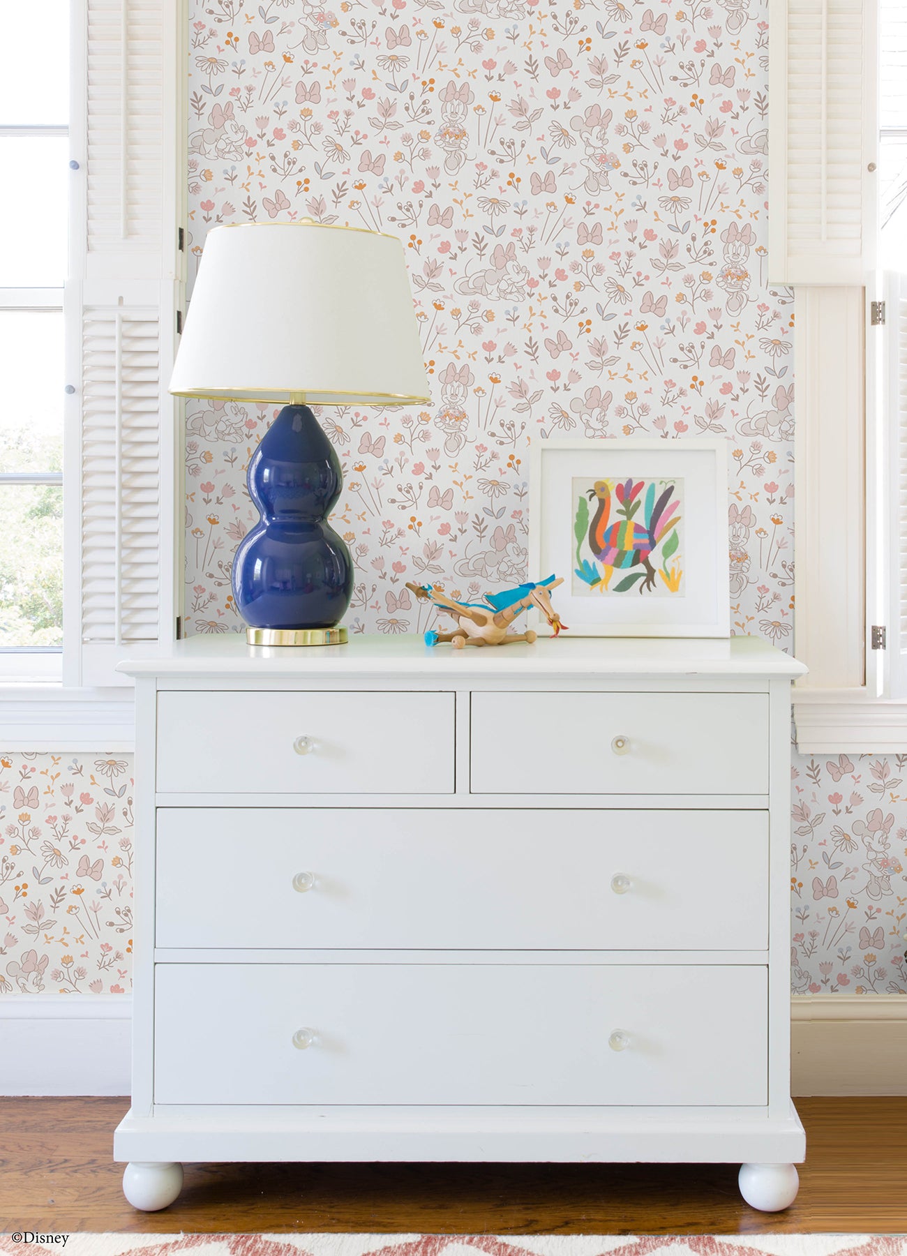 Disney Minnie Mouse Pretty as a Flower P&S Wallpaper in a room setting