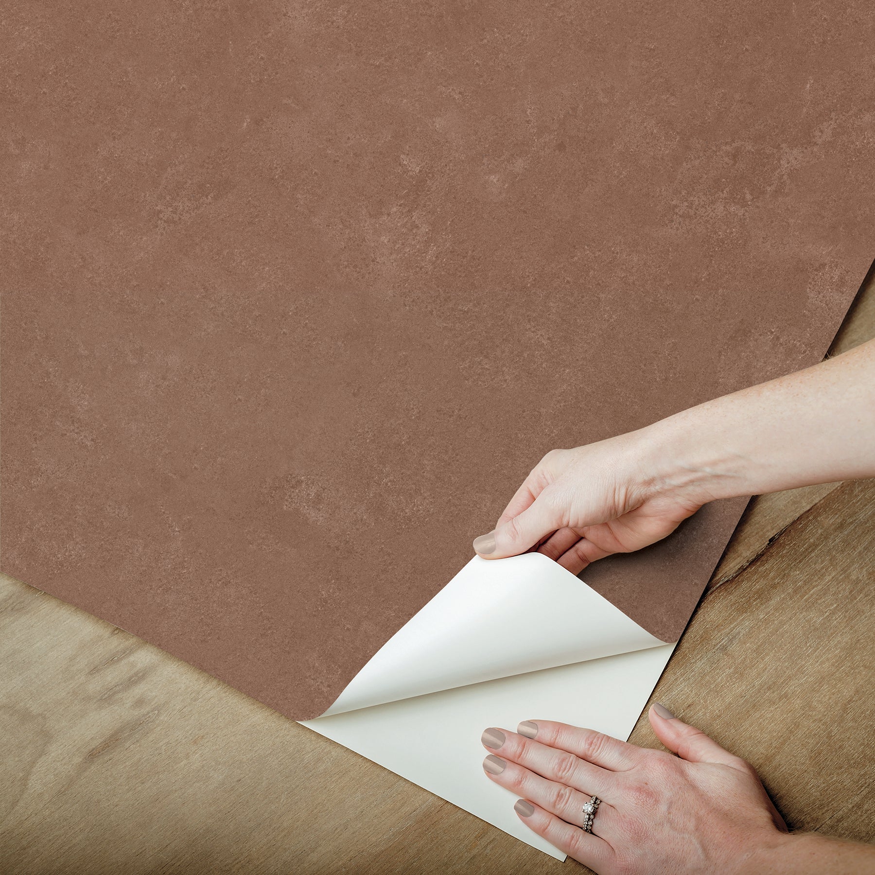 Daphne Limewash P&S Wallpaper peel step