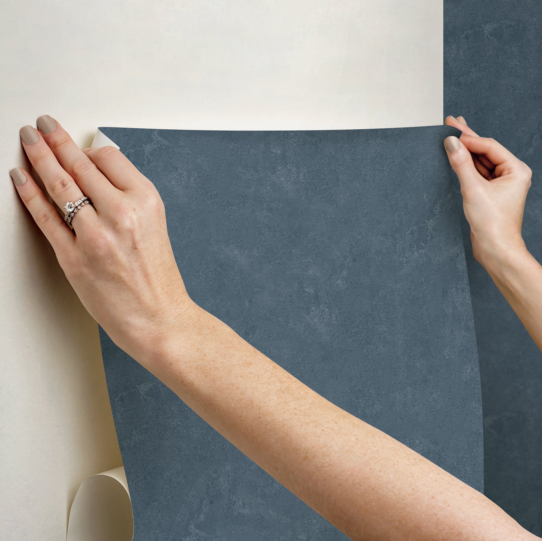 Daphne Limewash P&S Wallpaper stick step