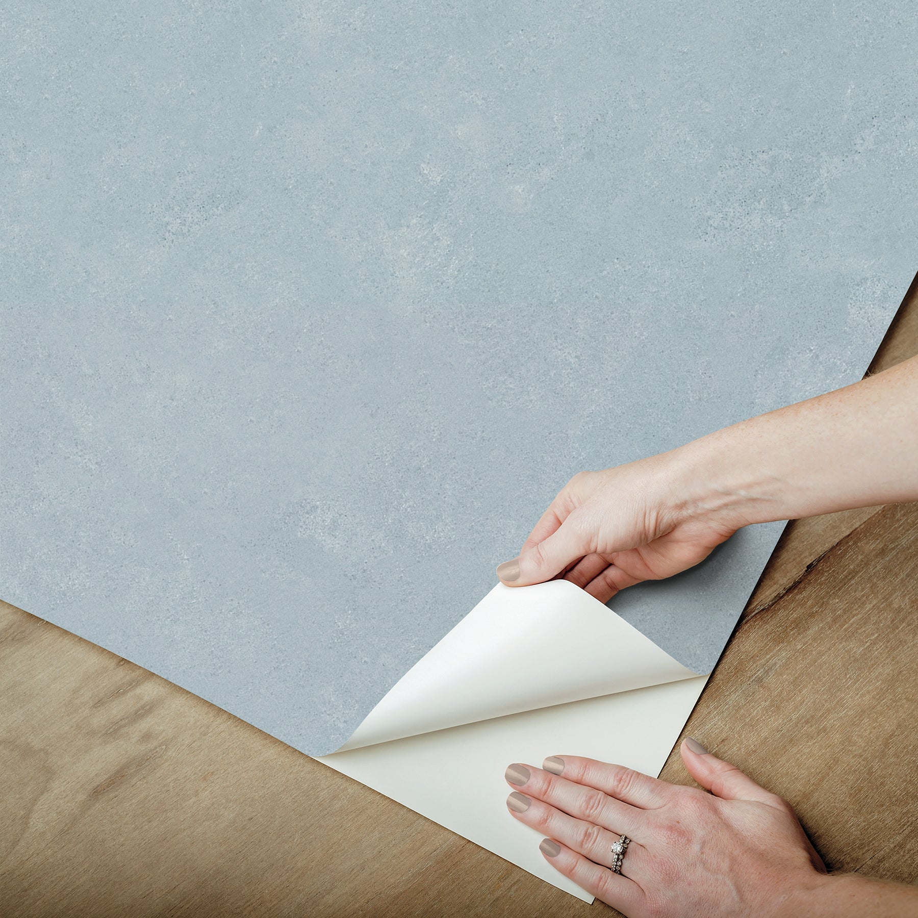 Daphne Limewash P&S Wallpaper peel step