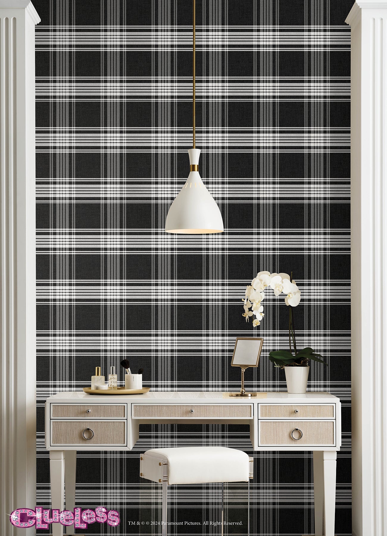 Clueless Dionne P&S Wallpaper in a room setting