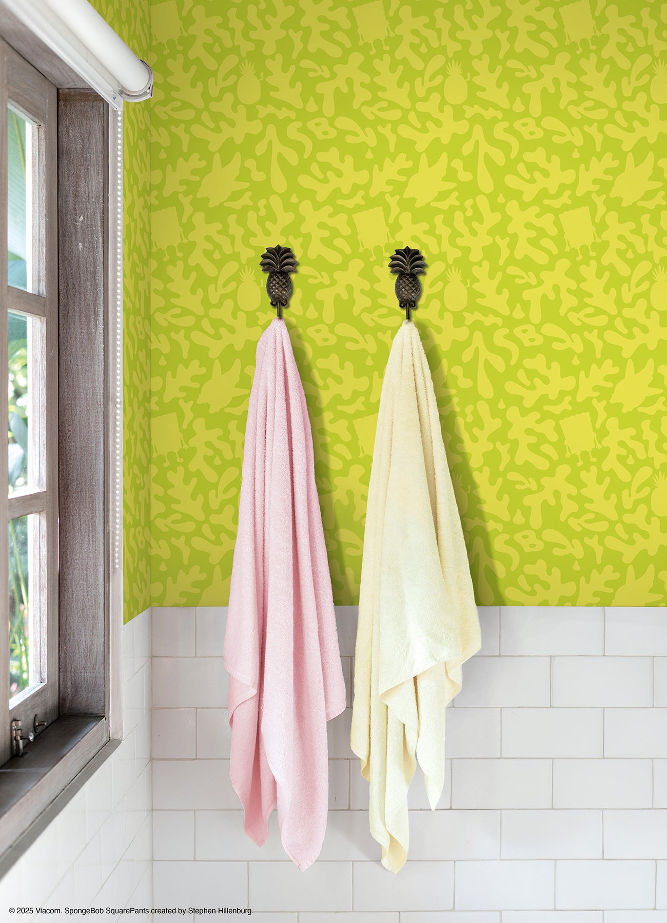 RMWS1371 peel and stick wallpaper in a room setting