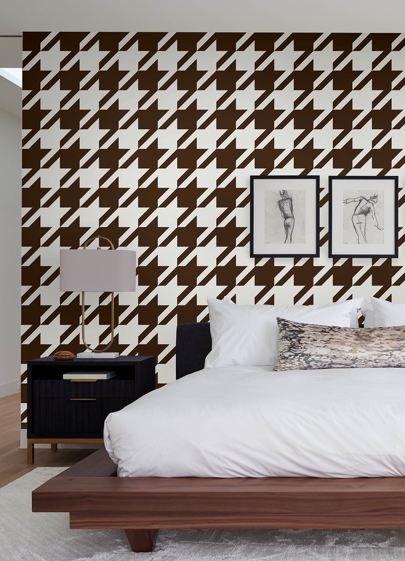 RuHoundstooth P&S Wallpaper in a room setting
