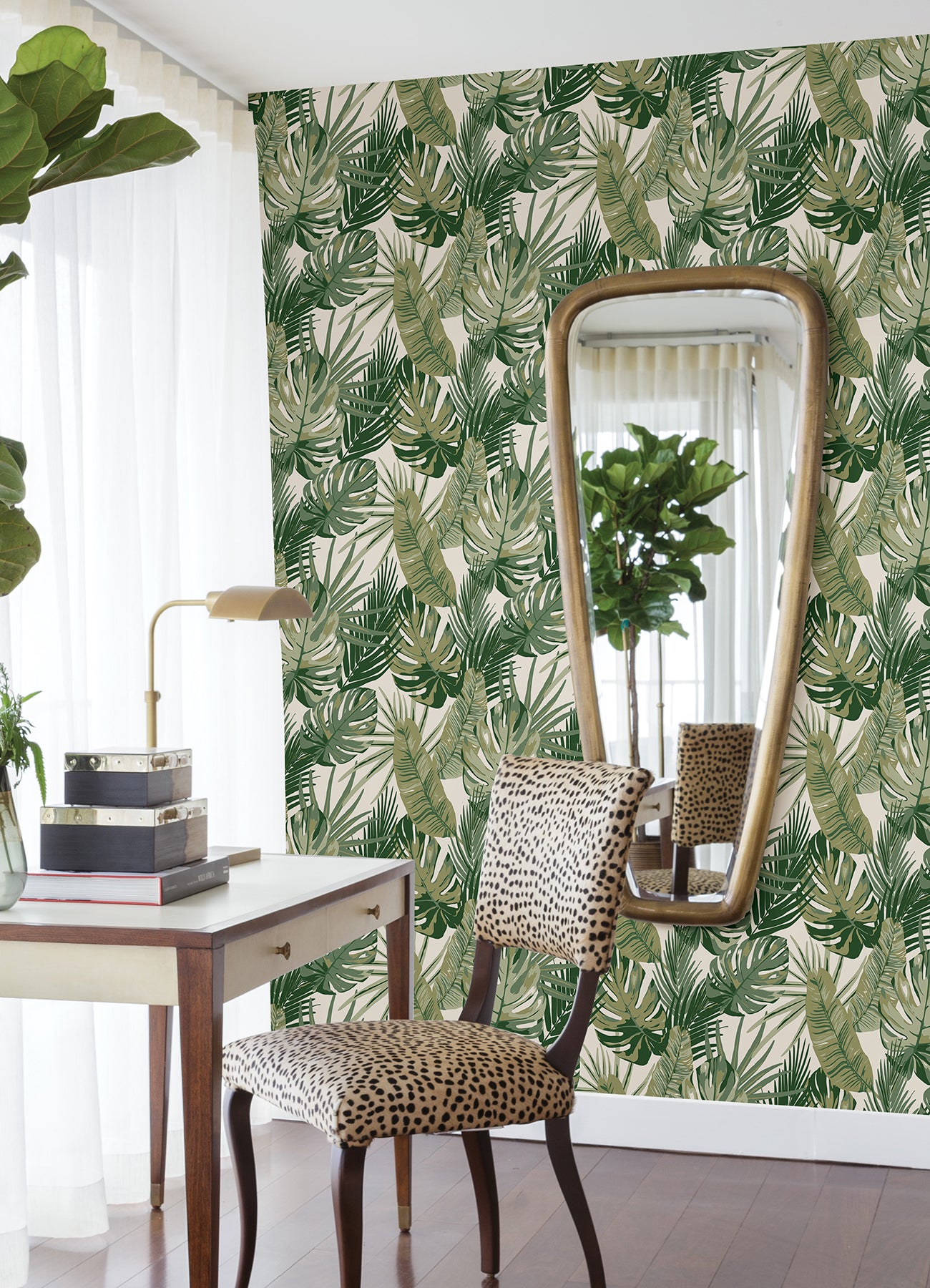Palmero P&S Wallpaper in a room setting