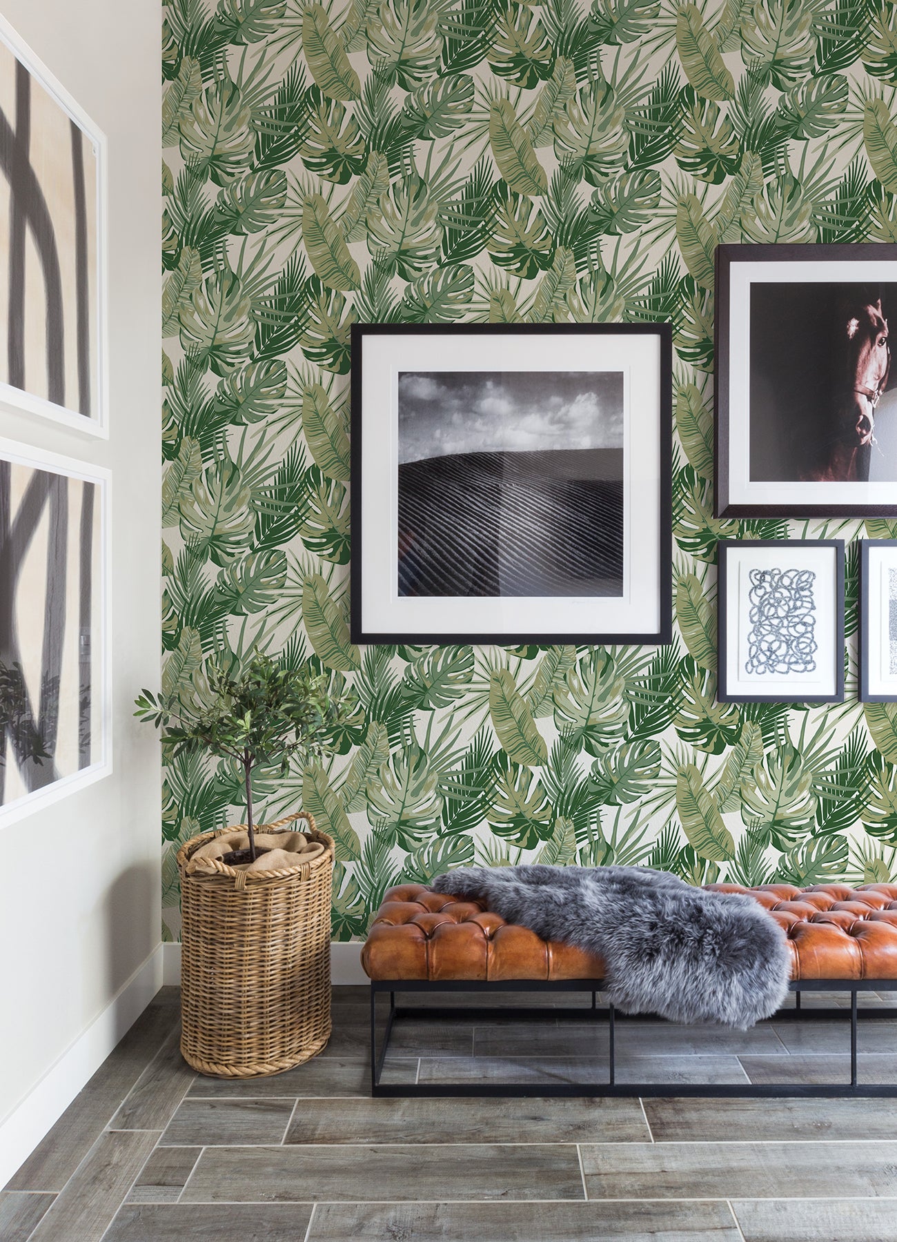Palmero P&S Wallpaper in a room setting