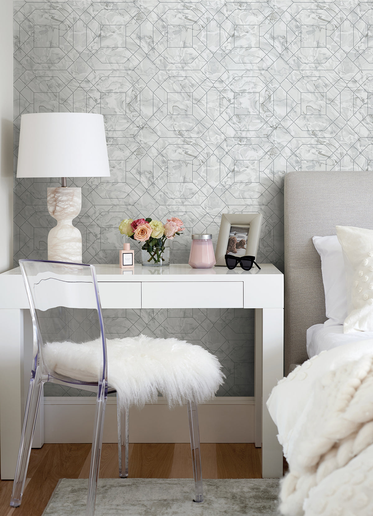 Seraphina P&S Wallpaper in a room setting