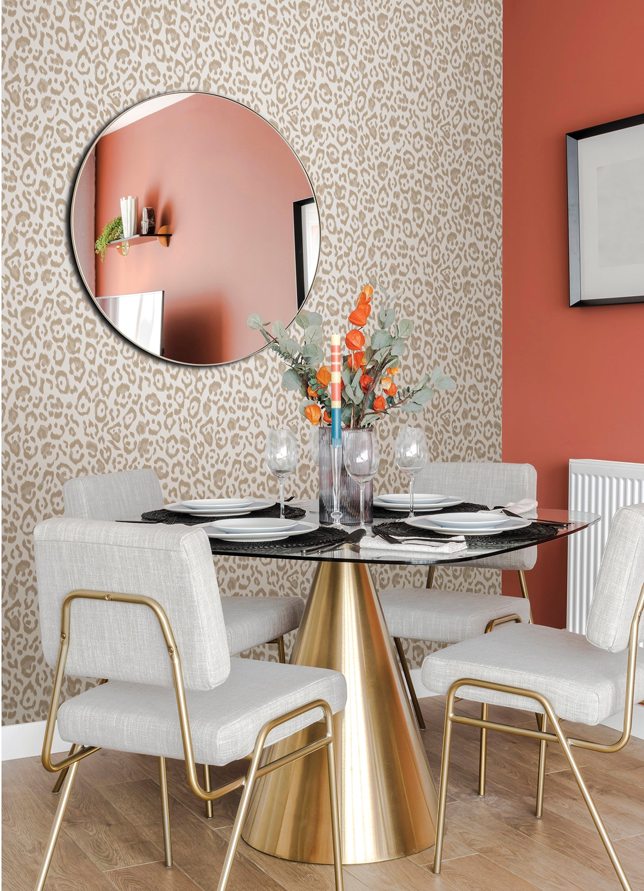 Marlowe P&S Wallpaper in a room setting