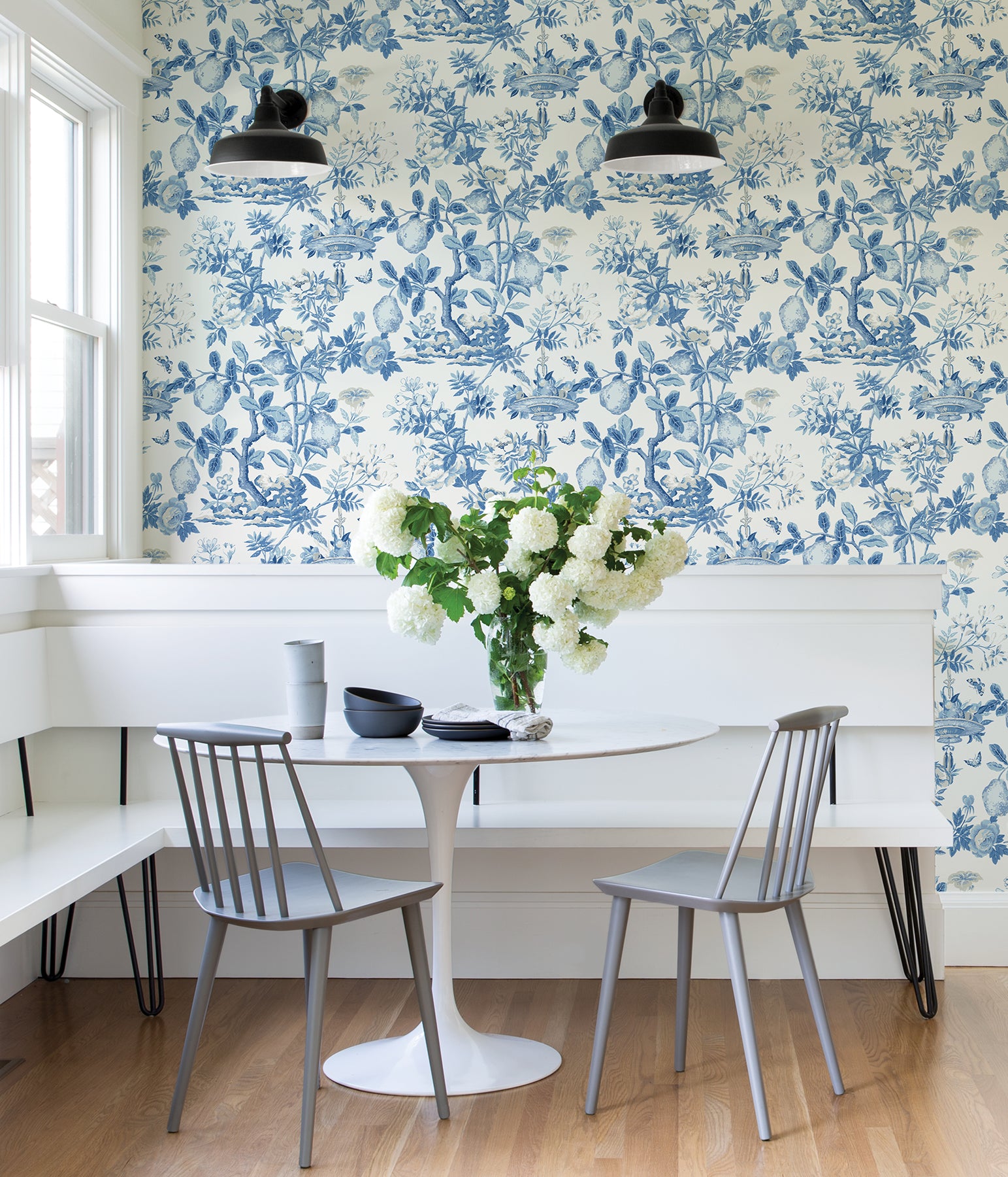 Shantung Garden P&S Wallpaper in a room setting