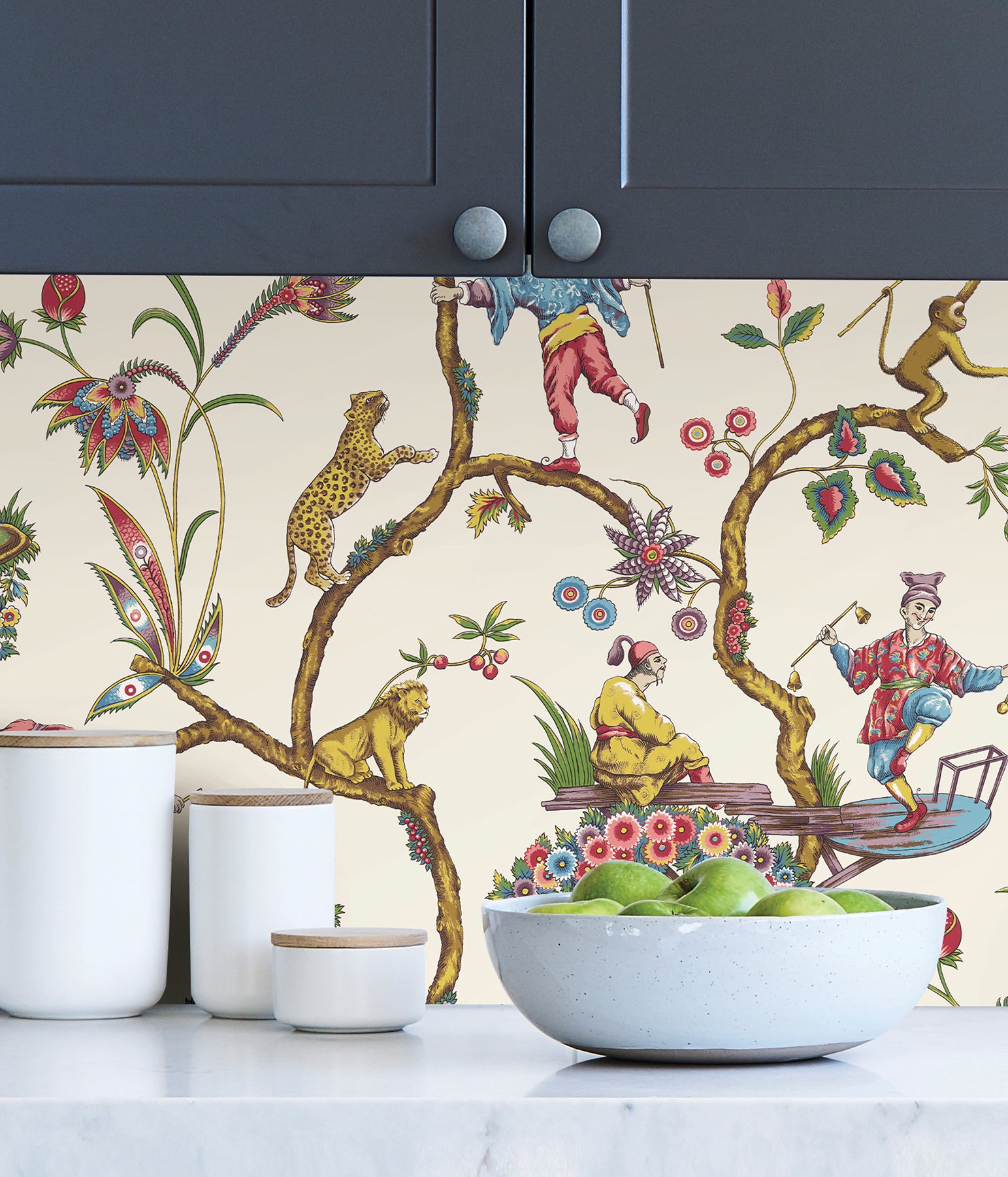 Chinoise Exotique P&S Wallpaper in a room setting
