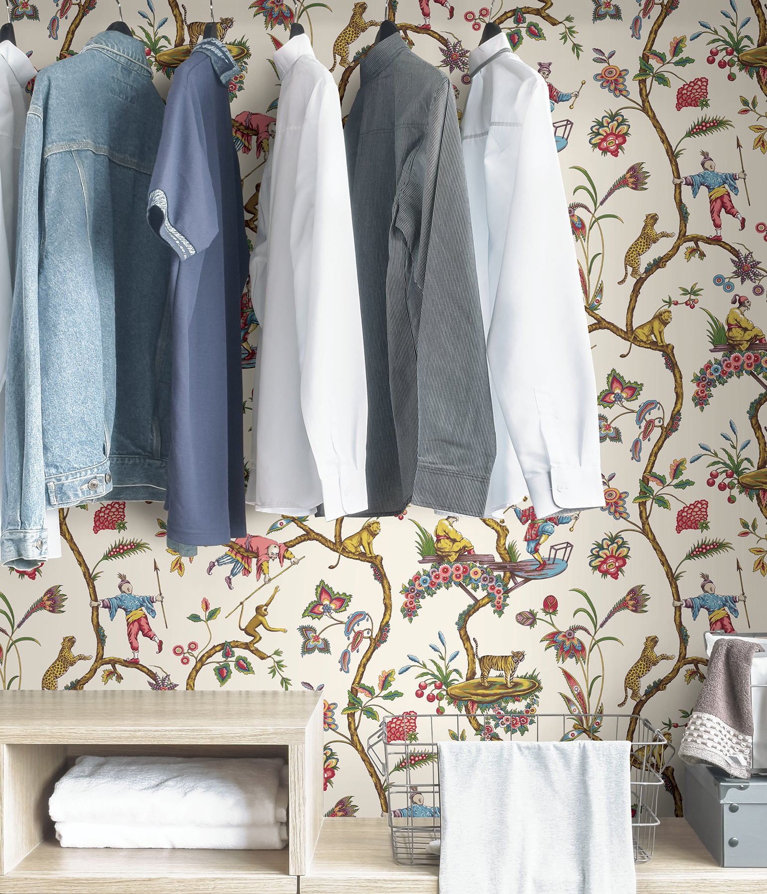 Chinoise Exotique P&S Wallpaper in a room setting