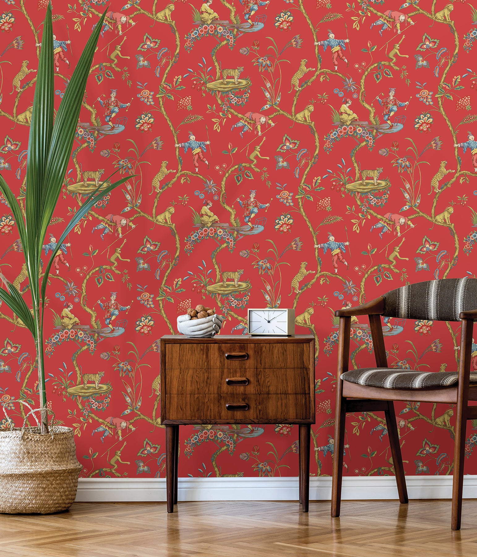 Chinoise Exotique P&S Wallpaper in a room setting