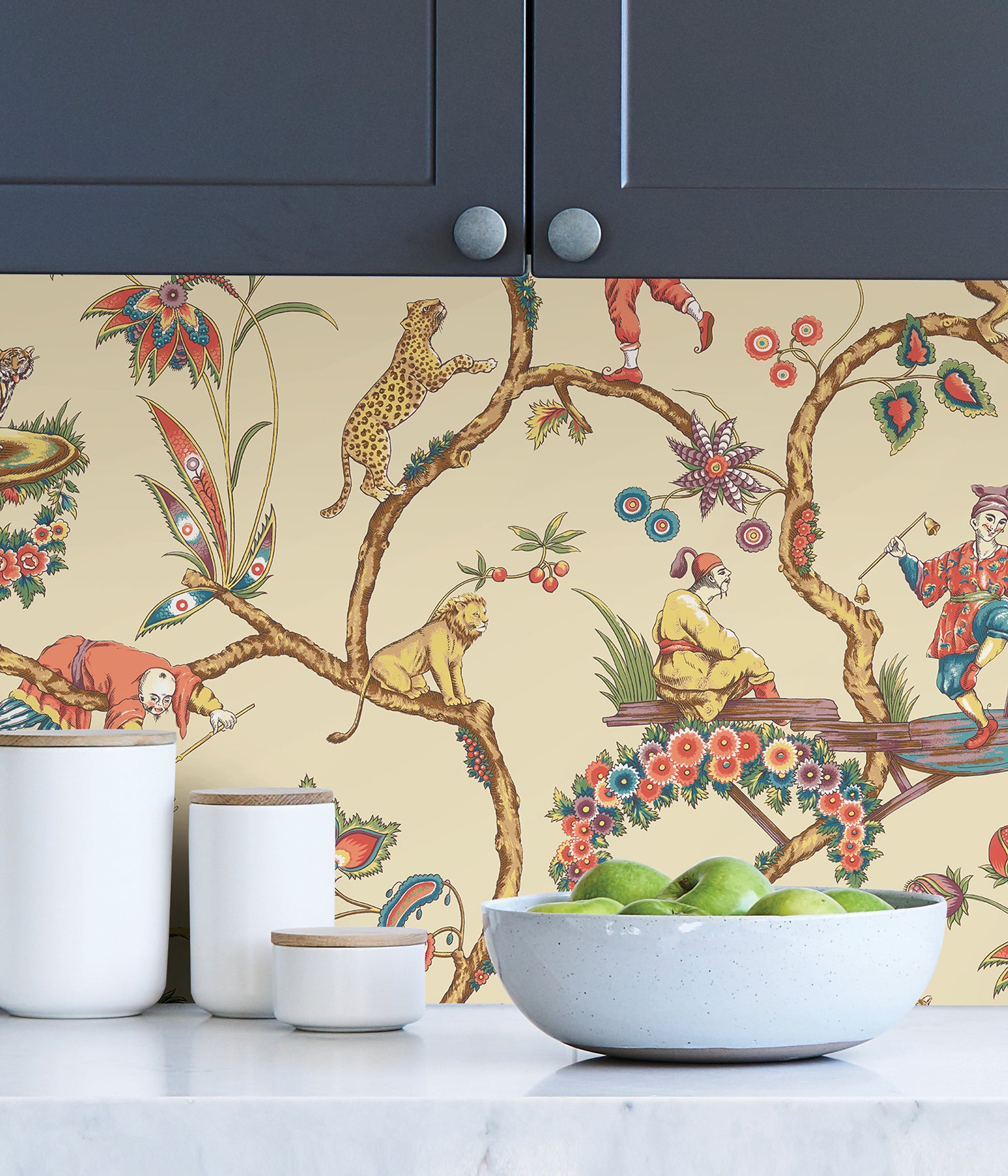 Chinoise Exotique P&S Wallpaper in a room setting