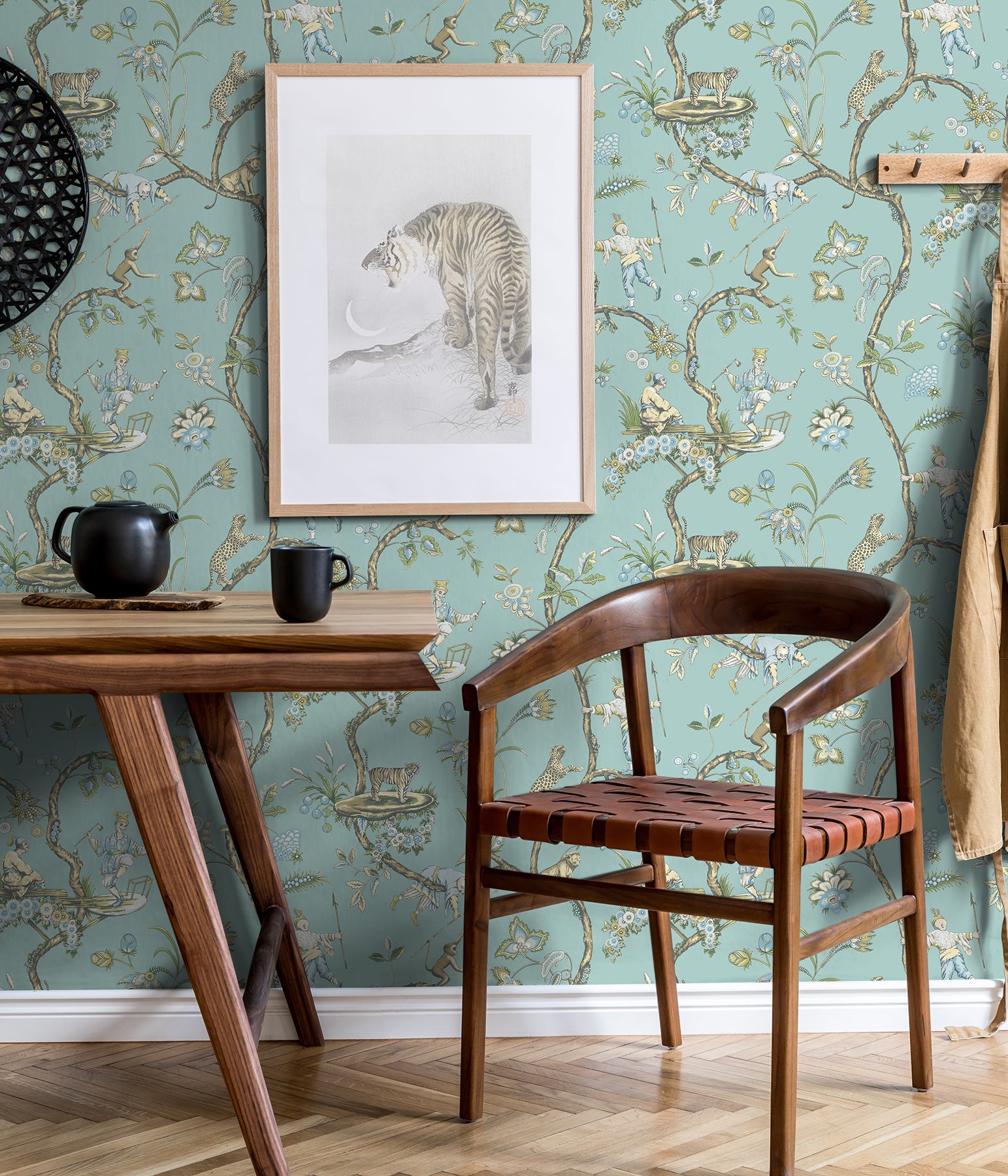 Chinoise Exotique P&S Wallpaper in a room setting