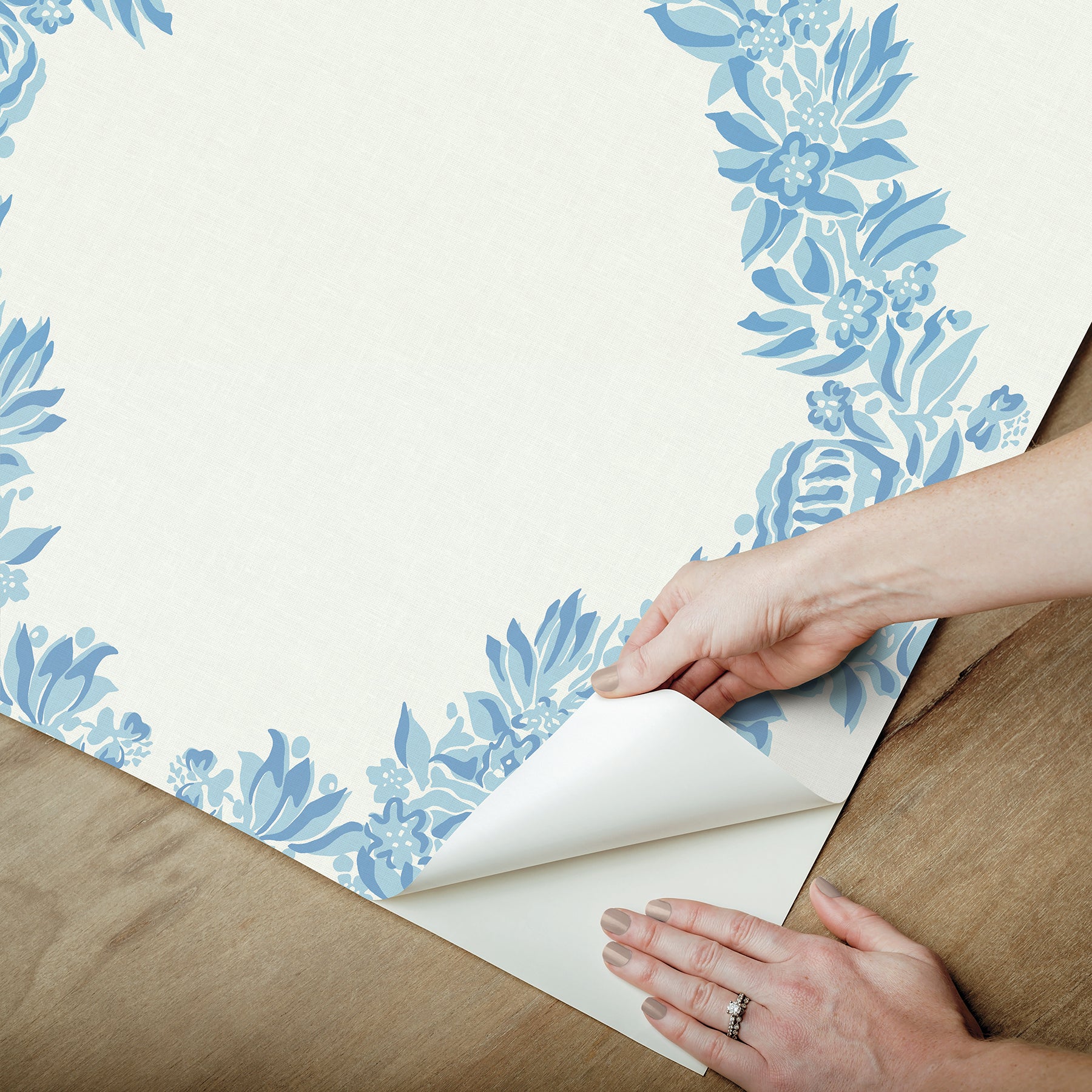 Wreath P&S Wallpaper - how to peel