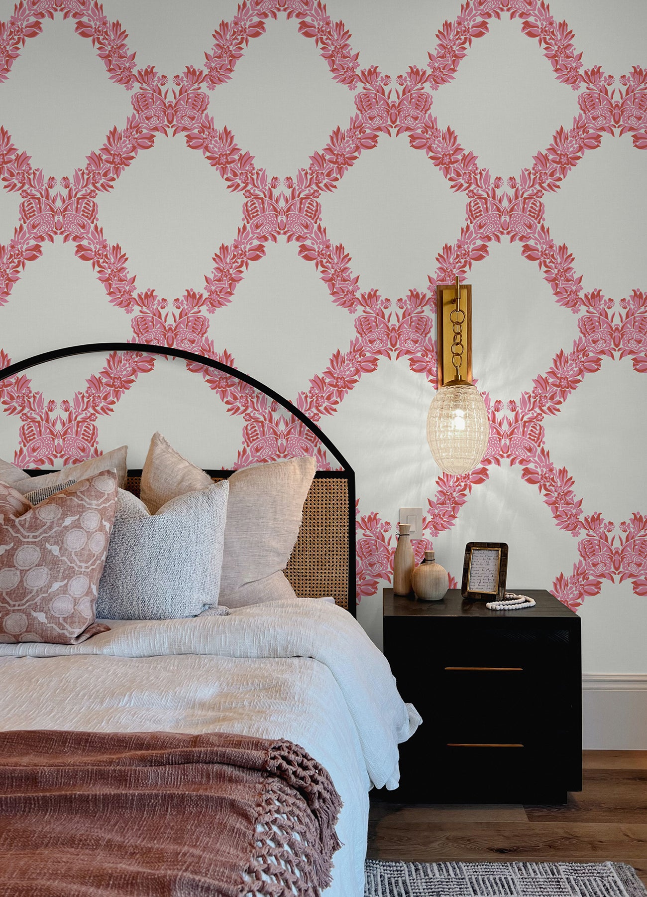 Wreath P&S Wallpaper in a room setting