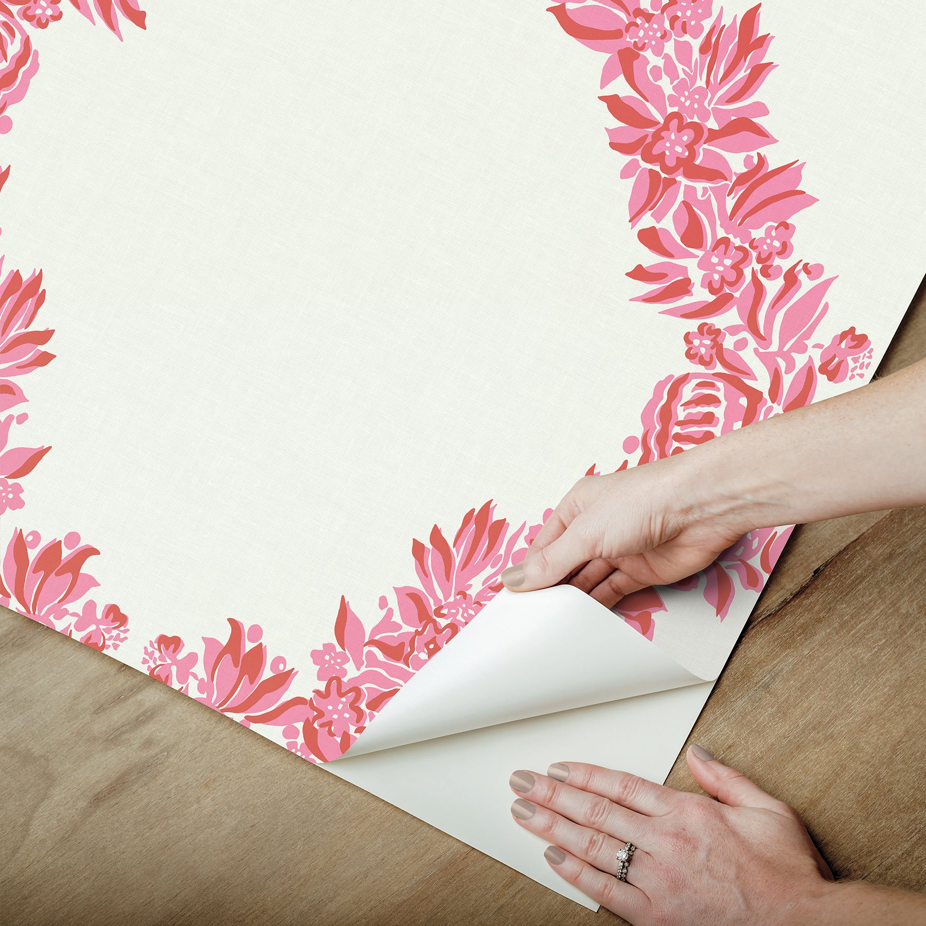 Wreath P&S Wallpaper - how to peel