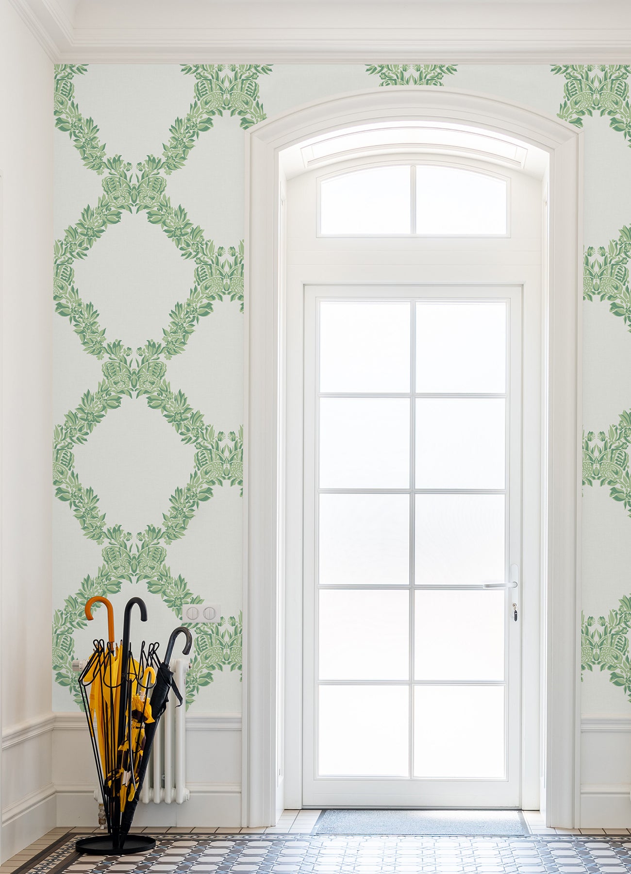 Wreath P&S Wallpaper in a room setting