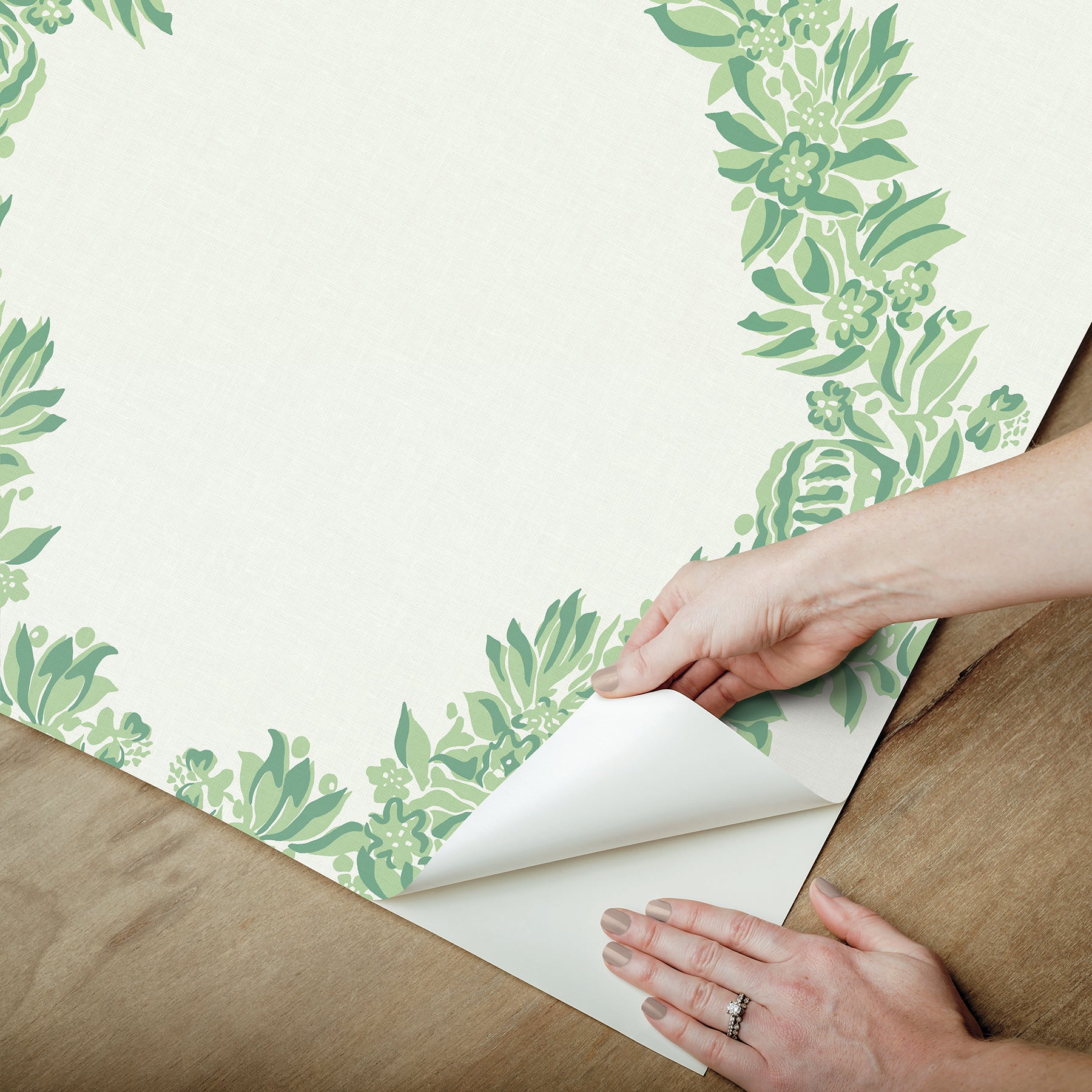 Wreath P&S Wallpaper - how to peel