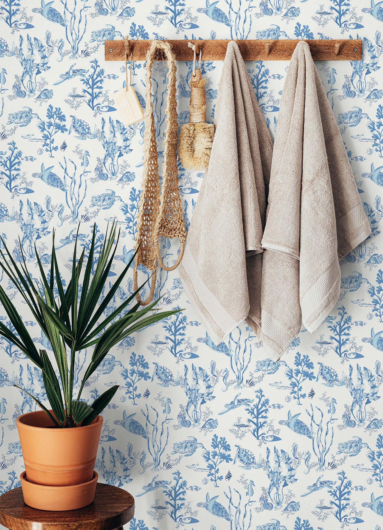 Garparilla P&S Wallpaper in a room setting