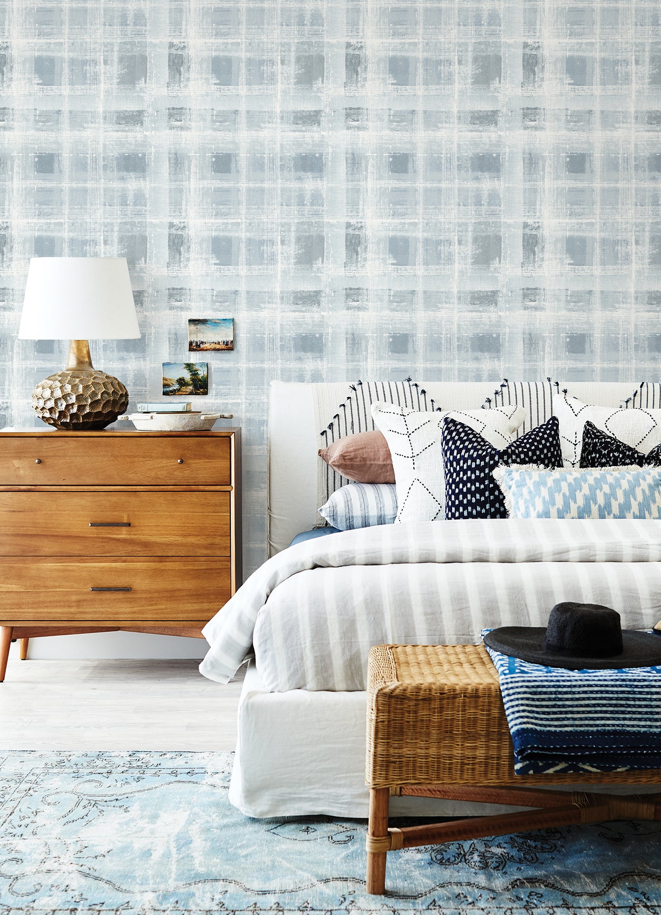 Stuart P&S Wallpaper in a room setting