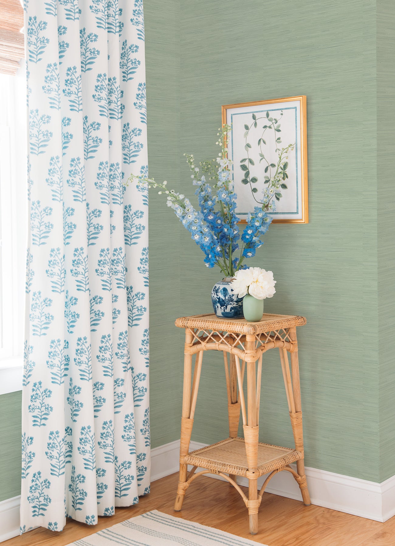 Classic Faux P&S Wallpaper in a room setting