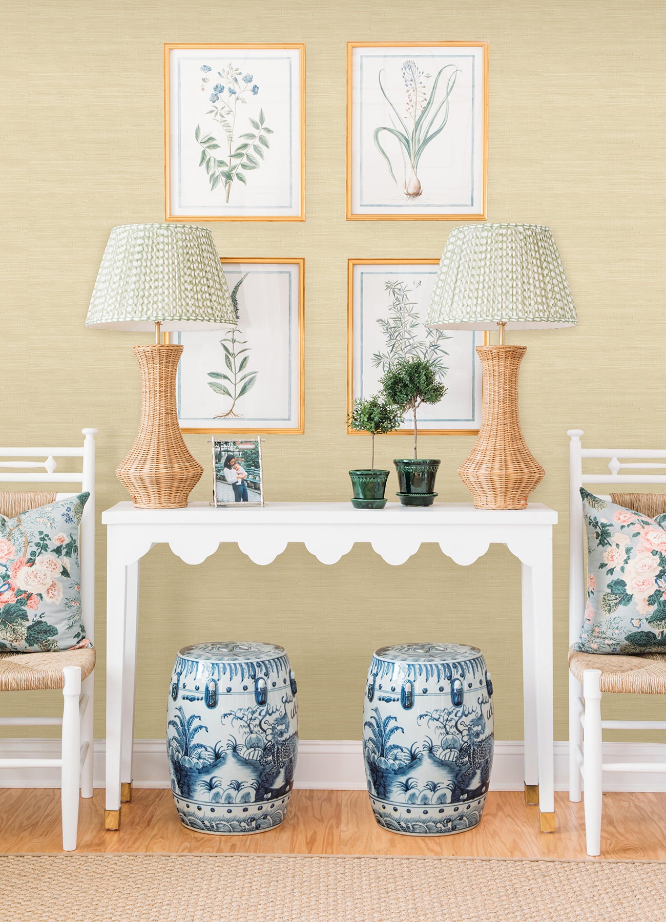 Classic Faux P&S Wallpaper in a room setting