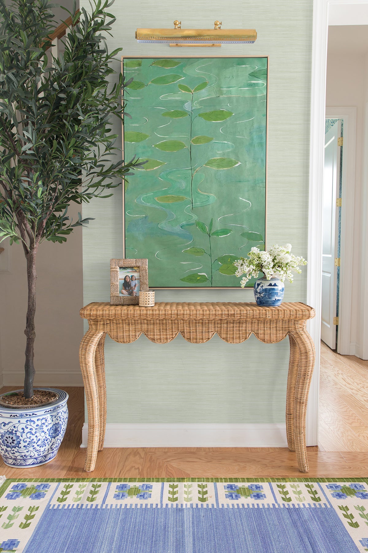 Classic Faux P&S Wallpaper in a room setting