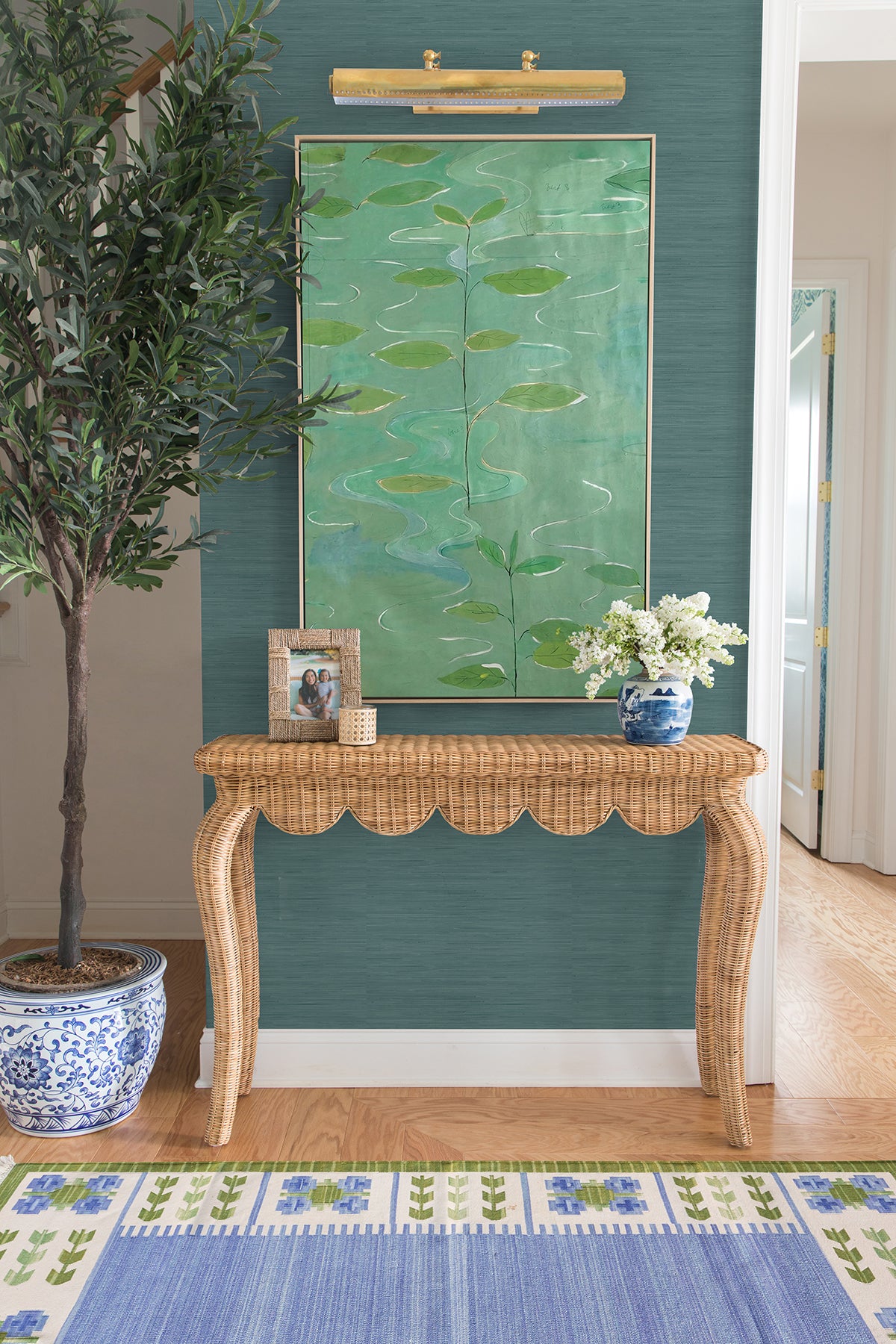 Classic Faux P&S Wallpaper in a room setting