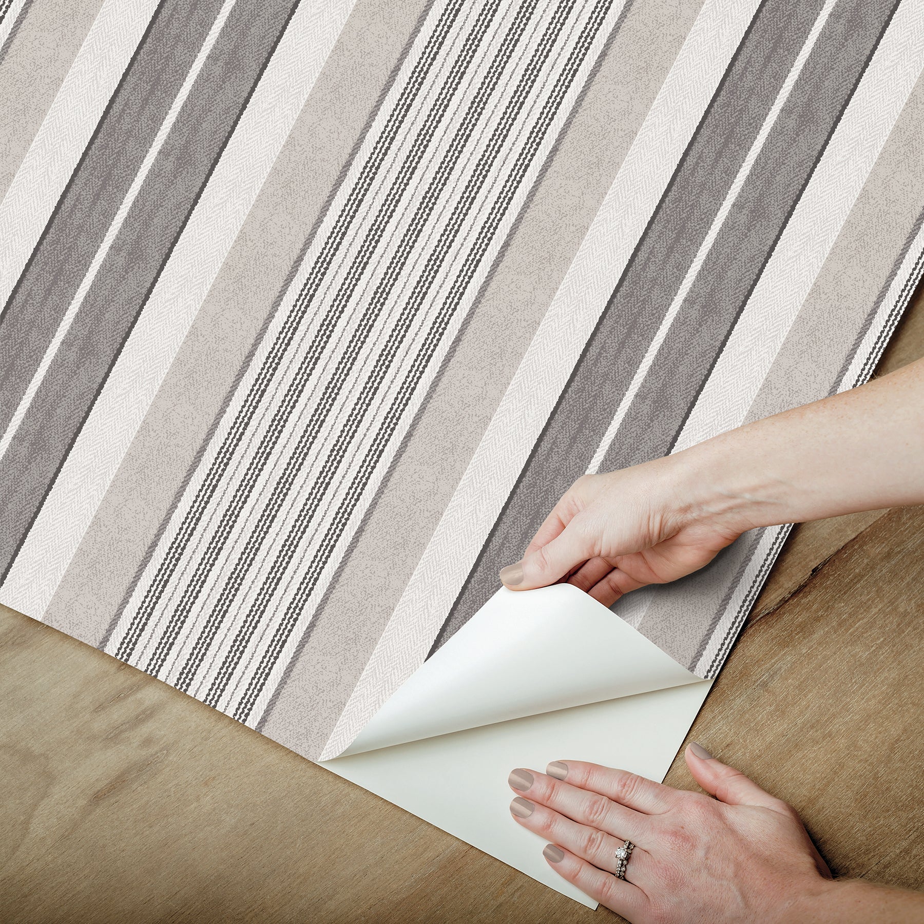 Escot P&S Wallpaper - how to peel