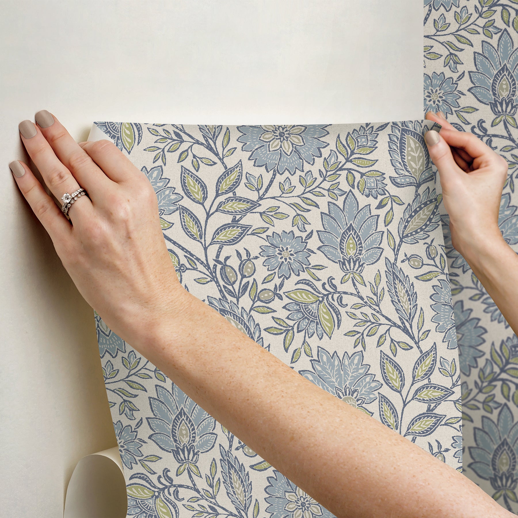 Indira Aster P&S Wallpaper - how to stick