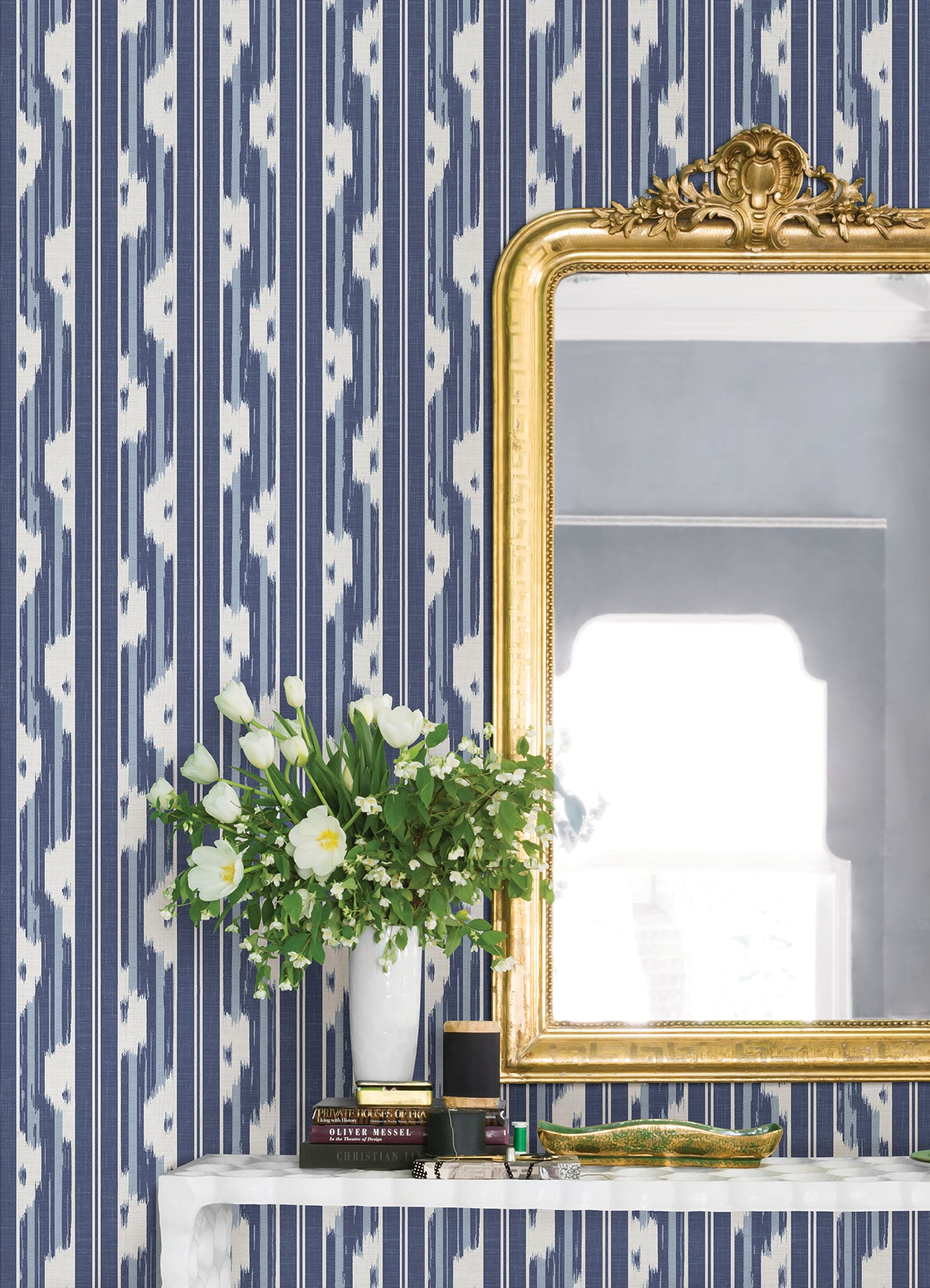 Ojai P&S Wallpaper in a room setting