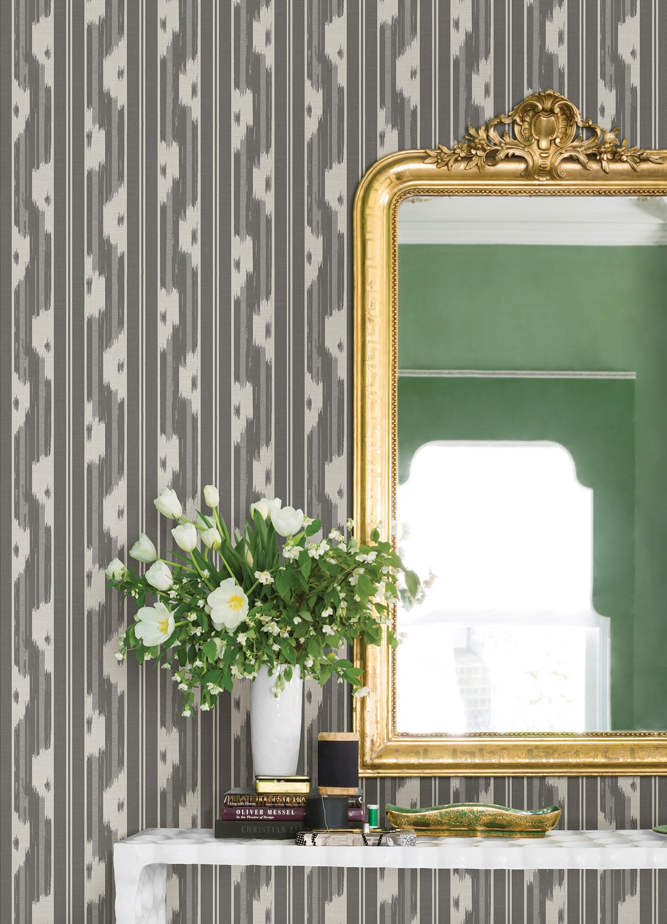 Ojai P&S Wallpaper in a room setting